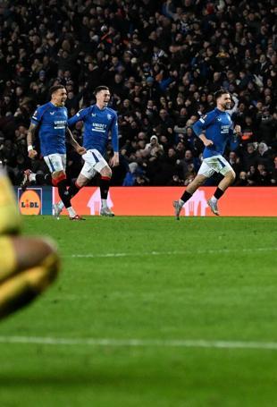 Fenerbahçe out of Europa League on penalties