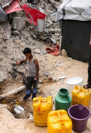 Dire water shortages compound hunger and displacement in Gaza
