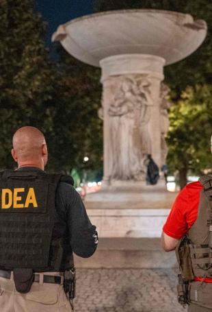 Trump says placing Washington police under federal control