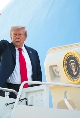 Trump, Putin head for high-stakes Alaska summit