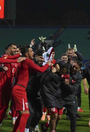 Türkiye thrashes Bulgaria in World Cup qualifiers