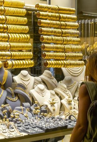 Turks rush to gold as prices soar, but supply tightens