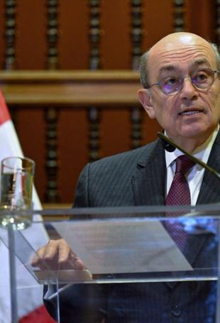 Peru breaks off ties with Mexico over asylum for former PM