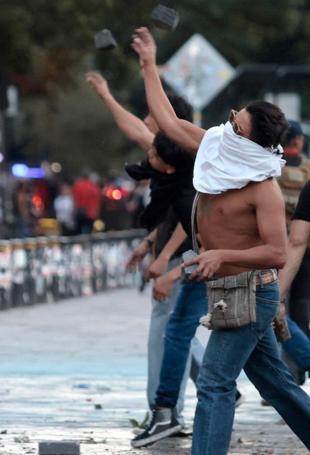 Clashes injure 120 at protest against Mexico president