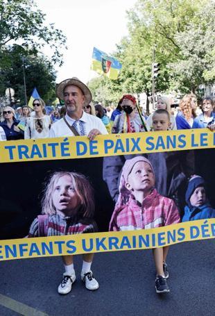Families urge Russia to return deported Ukraine kids