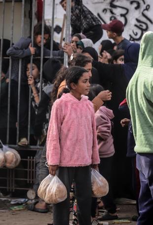 UN says lacks billions of dollars to feed worlds hungry