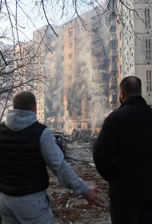 Russian strikes kill 10 as Zelensky tries to revive peace efforts in Türkiye