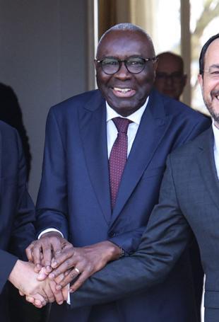 Cypriot leaders agree to explore ways to resume talks