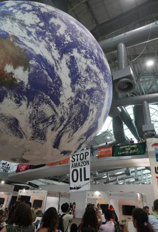 Fossil fuel fight threatens to sink COP30 as negotiations run into overtime