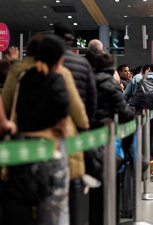 Airbus warns of disruption over A320 software switch