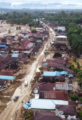 Race to get aid to Asia flood survivors as toll nears 1,200