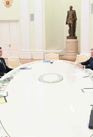 Putin receives top US negotiators in high-stakes Ukraine talks