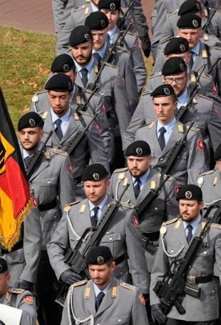 German MPs approve plan to attract more military recruits