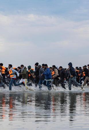 EU set to back migrant return hubs