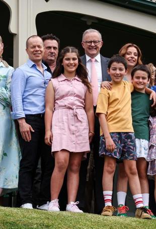 Australia bans under-16s from social media in world-first crackdown