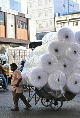 US, India start fresh trade talks seeking elusive deal