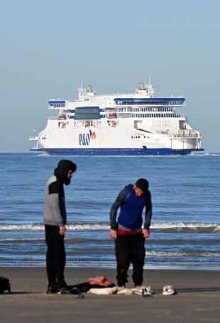 Small boat migrant crossings resume in English Channel