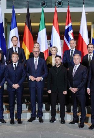 Trump upbeat on Ukraine deal as US offers NATO-like security