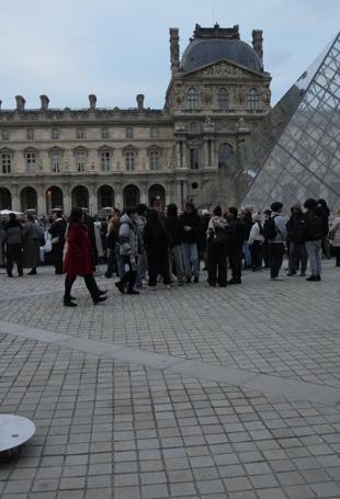 Hundreds queue at Louvre museum as strike vote delays opening