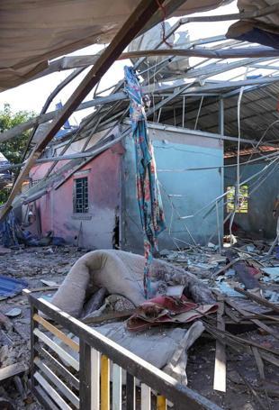 Thai border clashes displace over half a million in Cambodia