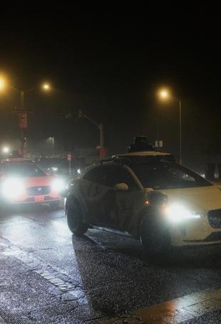 San Francisco power outage exposes limits of self-driving