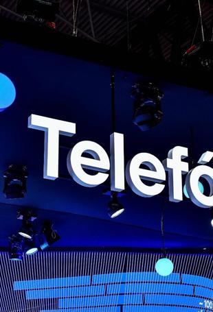 Debt-laden Telefonica to shed around 5,500 jobs in Spain