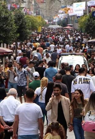 Türkiye increases minimum wage by 27 percent for 2026