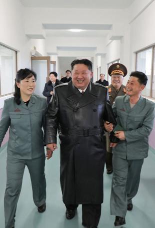 North Koreas Kim visits nuclear subs