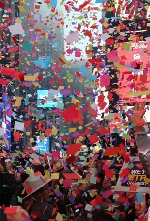 World bids farewell to turbulent 2025