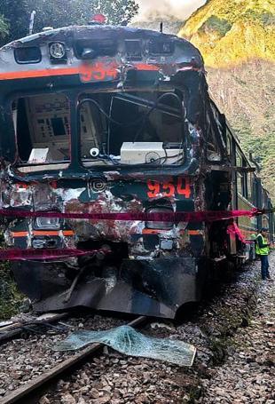 Train crash near Perus Machu Picchu kills one, injures 40