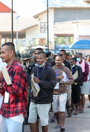 Thailand releases 18 Cambodian soldiers held since July