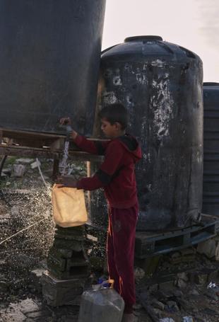 Israel lets traders in while blocking crucial aid to Gaza: Report