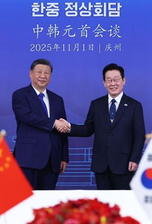 S Korean president heads to China to boost economis ties
