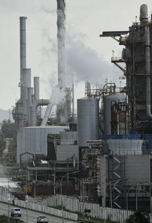 US plan to seize Venezuelas oil industry faces major hurdles