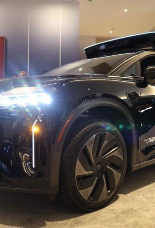 Uber shows off its robotaxi heading for San Francisco