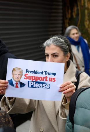 Trump says Iran want to negotiate after reports of hundreds killed in protests