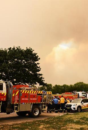 Australian firefighters warn of high-risk bushfire season