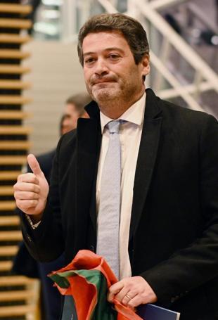 Portugal far-right hopeful enters vote as favorite