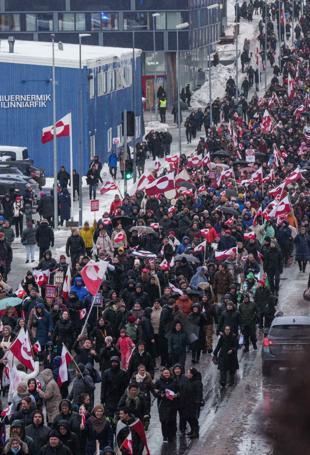 Trump threatens Europe with tariffs over Greenland