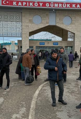 Iranians use Türkiye border to access internet during blackouts