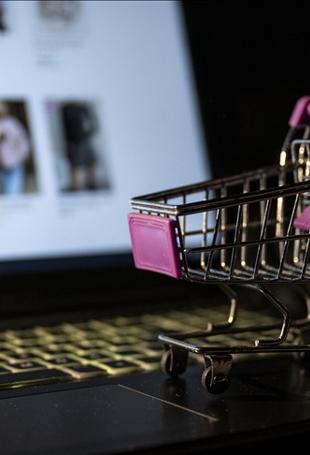 Customs exemption removal triggers price surge in online shopping