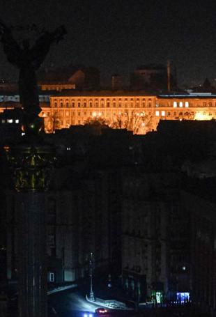 Almost half of Kiev without heat, power, after Russian attack
