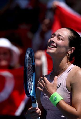 Sönmez soaks in acclaim on historic Melbourne run