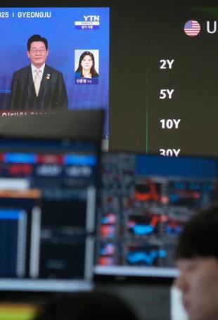 Trump says hiking tariffs on South Korean goods to 25 percent