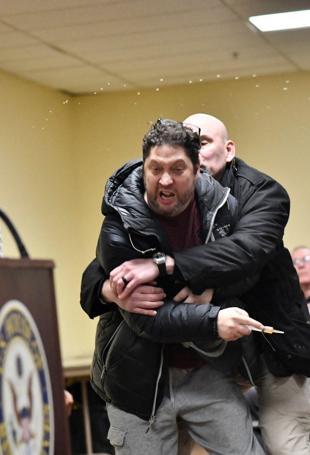 Trump says will deescalate Minneapolis