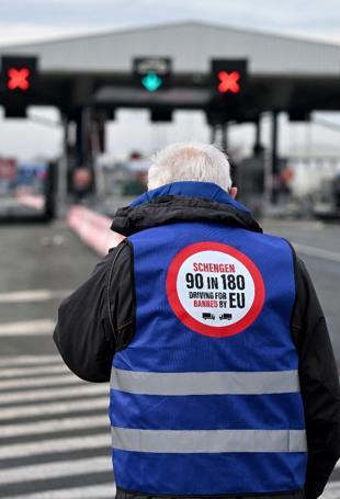 Truckers Balkan border blockade over EU rules continues