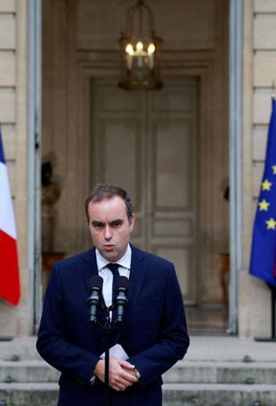 French PM forces final budget through parliament