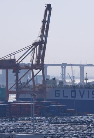 South Korea posts record January exports on chip boom