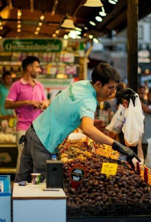 Annual inflation in Türkiye falls for 4th consecutive month