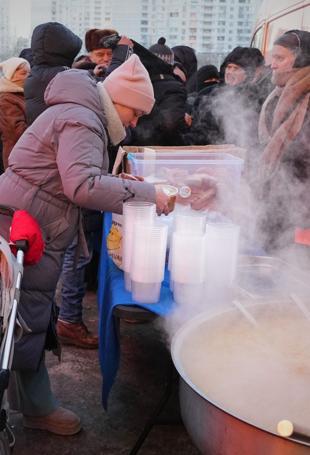 Kievs elderly shiver after Russian attacks